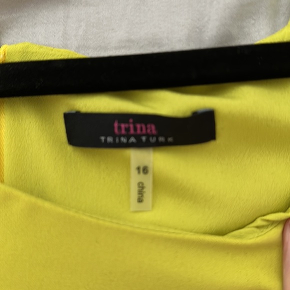 Trina Turk sheath dress with flow sleeve detail - Picture 3 of 5